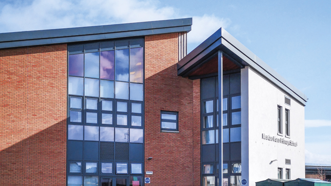 Newton Facade 3B Red Web