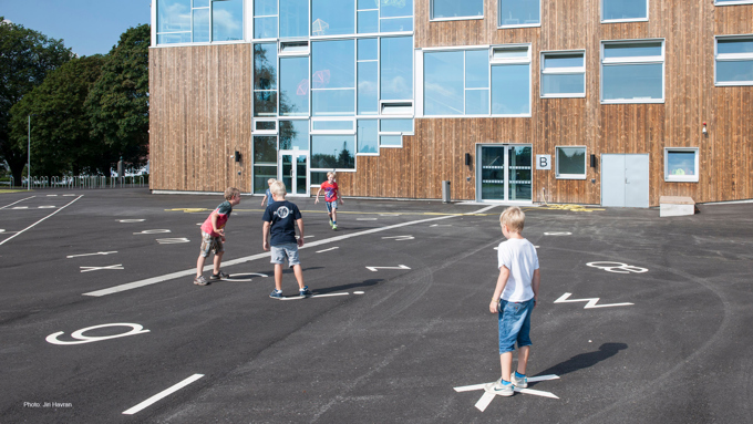 Mesterfjellet Skole - school yard