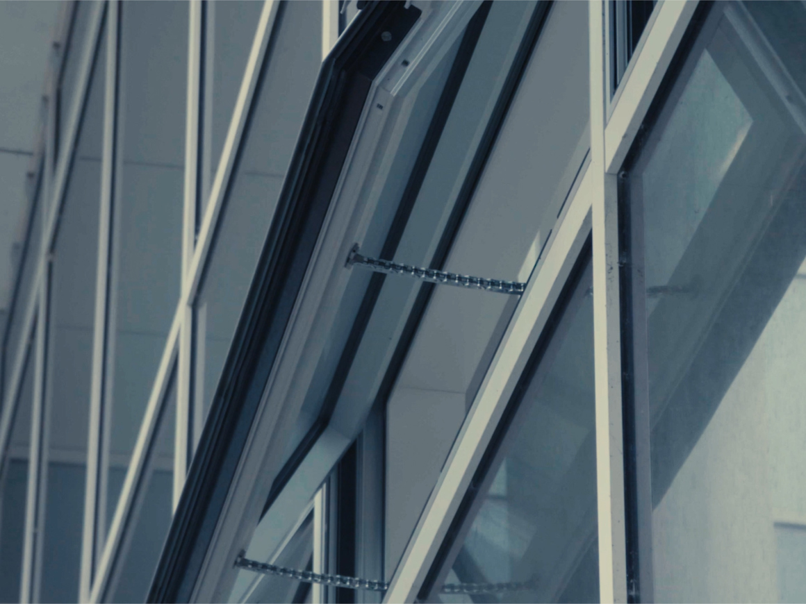 Automated vs. Manual Window Control